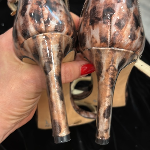 Vince Camuto strappy heels - Picture 8 of 9